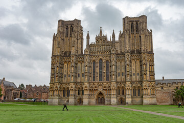 Obraz premium Wells cathedral is set in the medieval heart of England's smallest city and formally the Cathedral Church of St. Andrew, Somerset England.