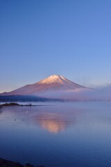 夜明けの山中湖・富士山