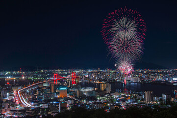 高塔山から望む「くきのうみ花火の祭典」