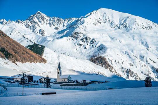 Ice Dawn in Vallunga. Walk through ancient villages and dream mountains.