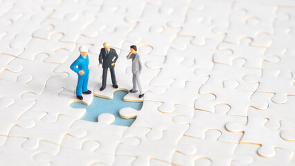 Miniature people talking to solve problems about missing puzzles. Problem solving concept