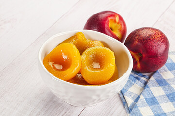 Canned peaches with sweet syrope