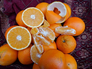 Oranges, fresh and juicy, display stunning textures in their pulp. Perfect for healthy nutrition and an aesthetic fruit presentation.