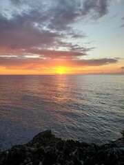 Obraz premium Sunset over ocean horizon