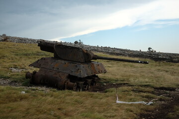 Fototapeta premium old abandoned tank
