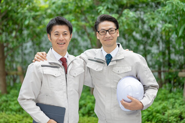 作業服姿の男性2人