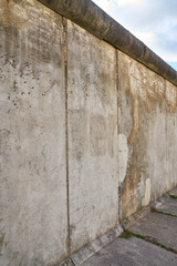 Obraz premium Original East-West Berlin Wall Section vertical. A preserved section of the original east-west Berlin Wall at the Berlin Wall Memorial on Bernauer strasse, Germany.