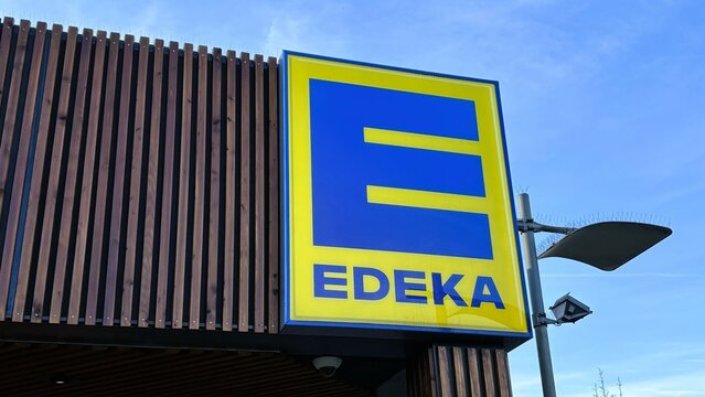 Sicht auf eine EDEKA-Filiale am 30. November 2024 in Essen, Deutschland