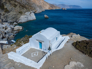 Die kleine Kapelle in der Bucht Sankt Anna, Amorgos, Kykladen, Griechenland, Europa