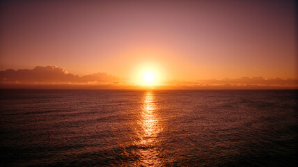 Obraz premium Sunrise over the ocean