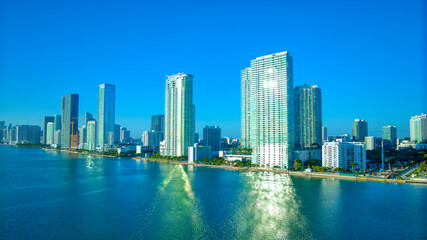 Obraz premium Miami Edgewater skyline with reflection in the water