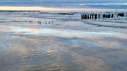 Ustka. Plaża. Falochron.
