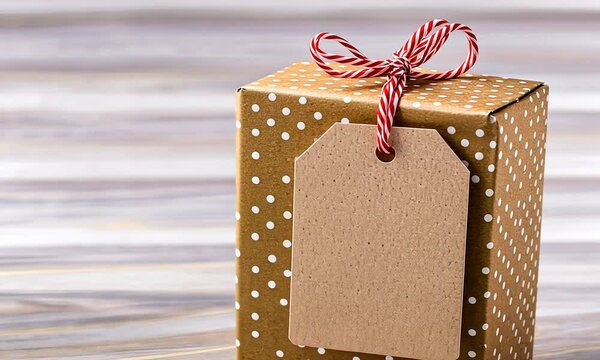 Crafting unique gift boxes for special occasions with delightful designs and personal touches
