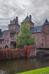 Kasteel de Haar, a stunning medieval castle in the Netherlands, featuring grand architecture, lush gardens, and rich history. Perfect for tours, events, and photography.