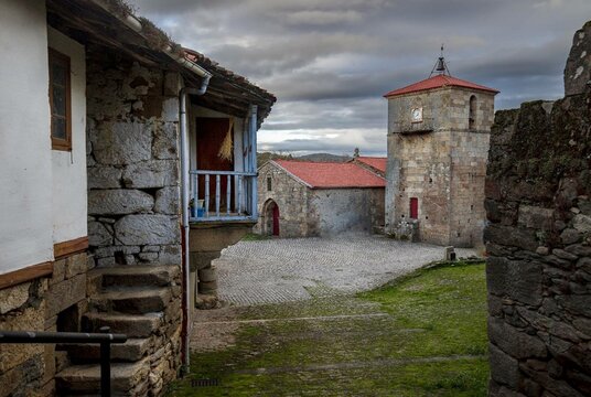 Aldea de San Salvador de Sobrado en Trives, Galicia