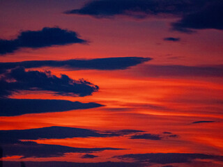 Wolkenhimmel nach Sonnenuntergang