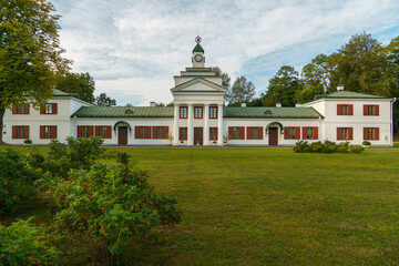Ancient architecture. An old historical castle or estate. Historical and cultural value.
