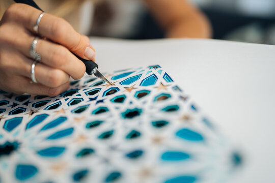 Fototapeta Artist using scalpel is cutting intricate geometric pattern