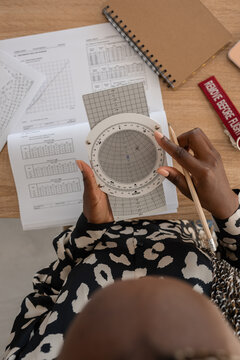 Pilot using slide rule device