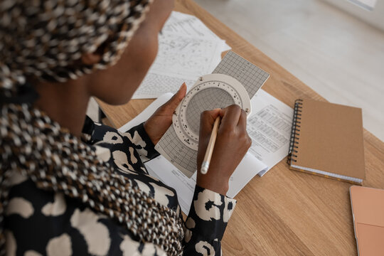 Black woman studying aviation