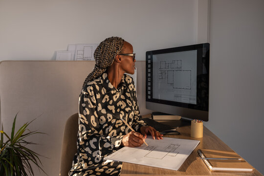  Architect designing building