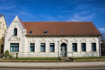 Naklejka premium gardelegen, deutschland - sanierter altbau in der altstadt