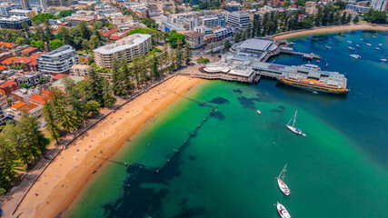 Obraz premium Aerial View of Manly Beach and Sydney harbour with manly houses on a warm summer day blue skies Sydney NSW Australia