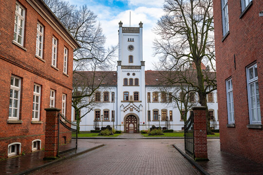 Das Schloss in Aurich am 02. Dezember 2024