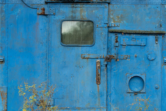 Metal door
