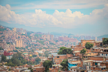 Hermosa fotografía panorámica de la ciudad de Medellína tomada desde una de sus comunas.