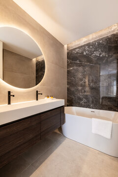 Modern bathroom design with elegant decor and lighting