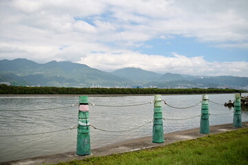 Shezidao Taitou Park offers breathtaking views at the confluence of Tamsui and Keelung Rivers. From this tranquil spot, visitors enjoy a clear perspective of the iconic Guanyinshan.
