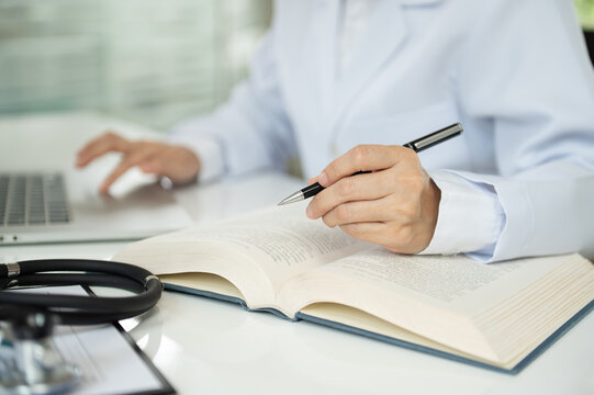 medical writer or medical communicator are writing clinical trial documents that describe research results, product use, and other medical information.