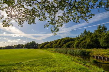 Landschaft mit einem kleinen Bach