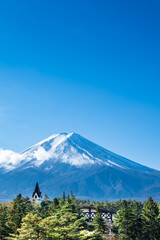 Fototapeta premium 富士山と森の中に建つファンタジーな教会風の建物