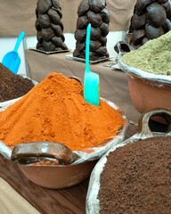 Cúrcuma, mole, pipián, diferentes especias a granel 
