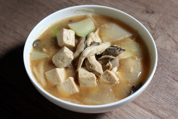 Home-cooked soybean paste soup.  A savory soup made from a sauce made by fermenting beans.  Soybean paste soup boiled with chicken breast.
