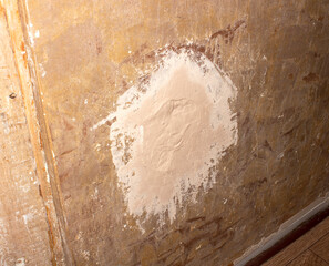 Putty of wooden surfaces.Putty of irregularities and cracks.Grout of the surface.Restoration of the wooden surface.