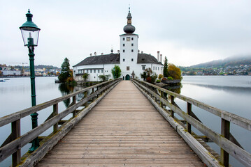 Fototapeta premium Ort Castle on Traunsee Lake - Austria