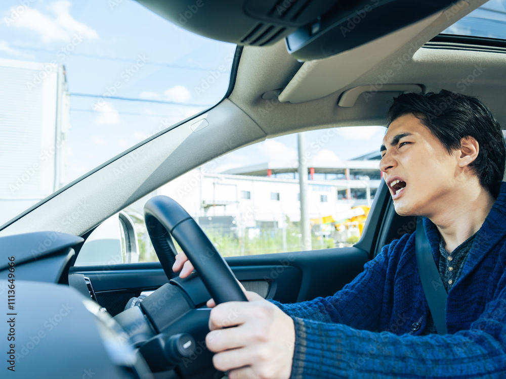 Aufkleber 運転、ドライバー、イライラ、怒る、煽り運転、自動車、危険、クラクション、事故、交通、渋滞、男性、日本人、怒り、急ぐ、スピード、違反、マナー、ルール、運転席、車内、インテリア、ストレス、フラストレーション、困る、トラブル、問題、むかつく、免許、焦り、トイレ難民、ドライブ、長時間、保険、安全、割り込み、車間距離、迷惑、路上駐車、ウィンカー、ハンドル、マイカー、道路、旅行、通勤、若い、あおり運転、パッシ