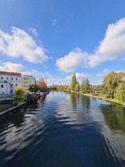 wunderschöner Seeblick von der ''Katzengrabensteig'' - Brücke auf den See in der Altstadt Köpenick (Berlin)