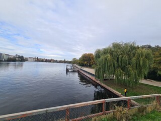 Obraz premium Blick auf die Spree (Fluss) in Berlin Treptow/Köpenick