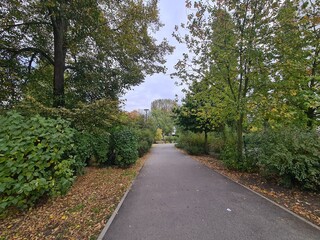 Fototapeta premium Sicht auf ein Wohngebiet mit Park in Berlin Johannisthal