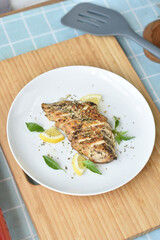 Boneless chicken breast full of protein, added with Italian herbs, makes the taste richer