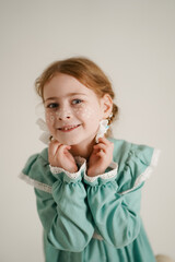 photo shoot of a little girl with balloons and daisies
