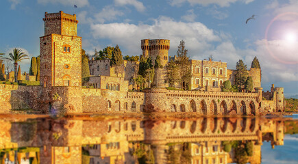 Le superbe  musée d'art du Château de Mandelieu la Napoule en bord de mer près de Cannes sur la...