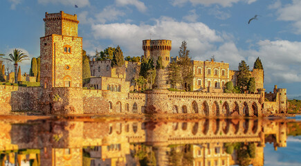 Le superbe  musée d'art du Château de Mandelieu la Napoule en bord de mer près de Cannes sur la...