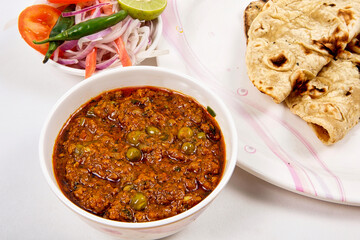 Keema Matar with Tandoori roti