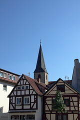 Obraz premium Fachwerkhaeuser und Kirche in Schluechtern