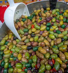 Salon international de l'agriculture à Paris en février 2024 olives mixtes épicées et huile d'olives